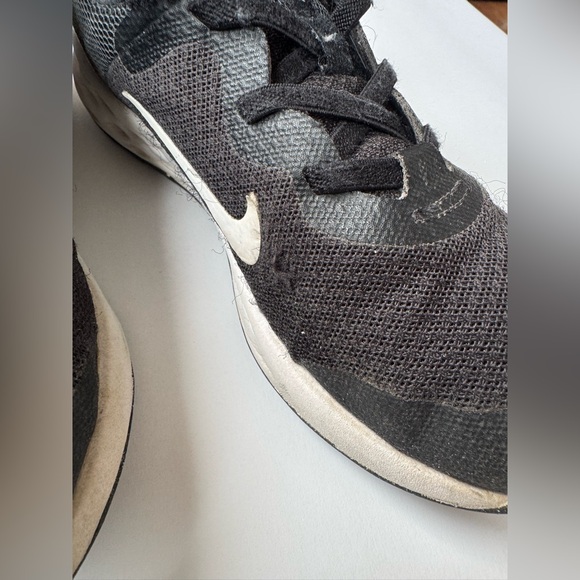 Nike Kids Black & White Sneakers - Picture 13 of 13